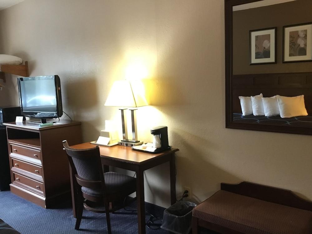 Super 8 By Wyndham Manchester Airport Zewnętrze zdjęcie