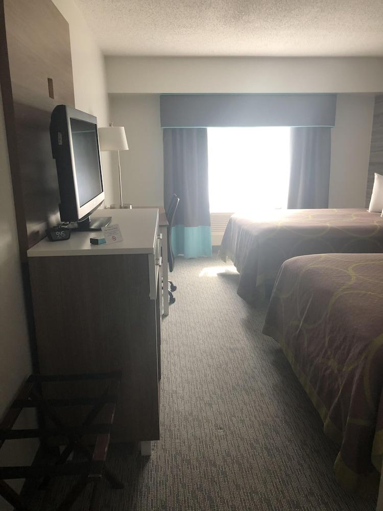 Super 8 By Wyndham Manchester Airport Zewnętrze zdjęcie