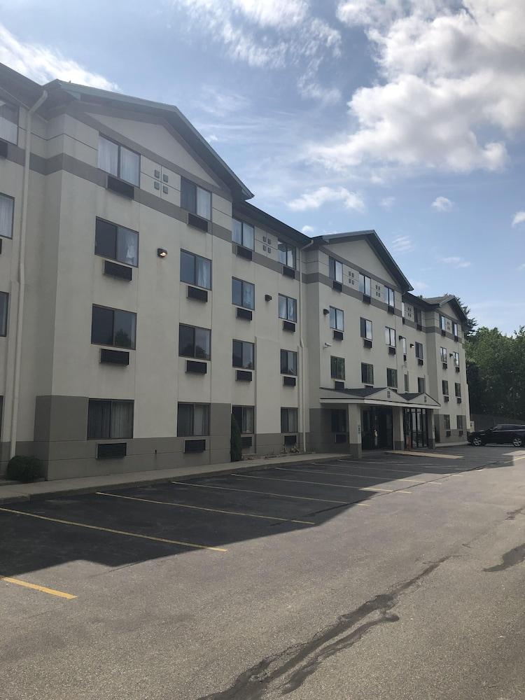 Super 8 By Wyndham Manchester Airport Zewnętrze zdjęcie